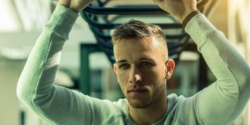 队友的手中 队友的手中