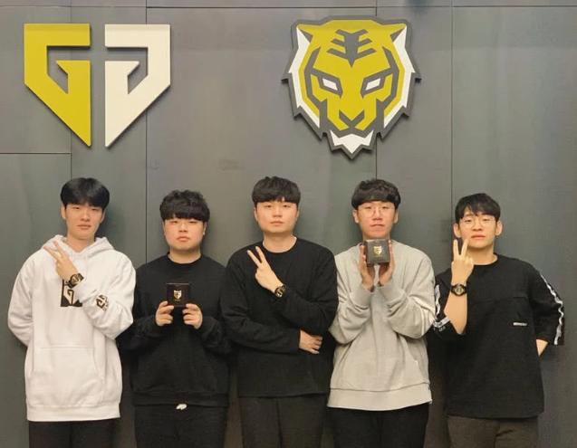 球失误错失 球失误错失